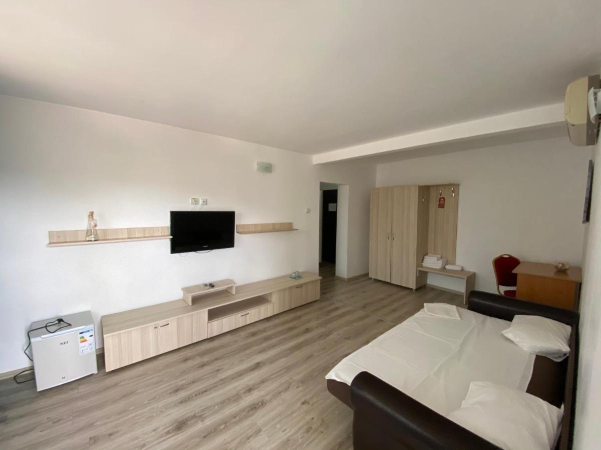 Q Hotel Neptun Luaran gambar