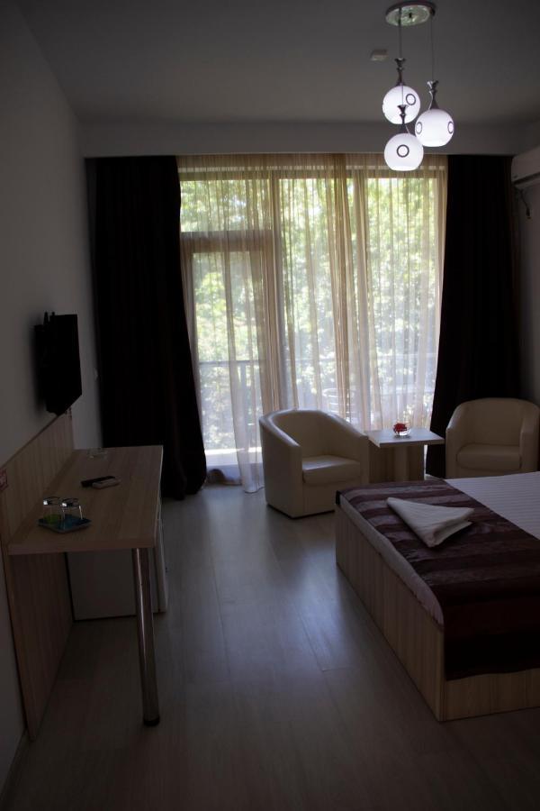 Q Hotel Neptun Luaran gambar