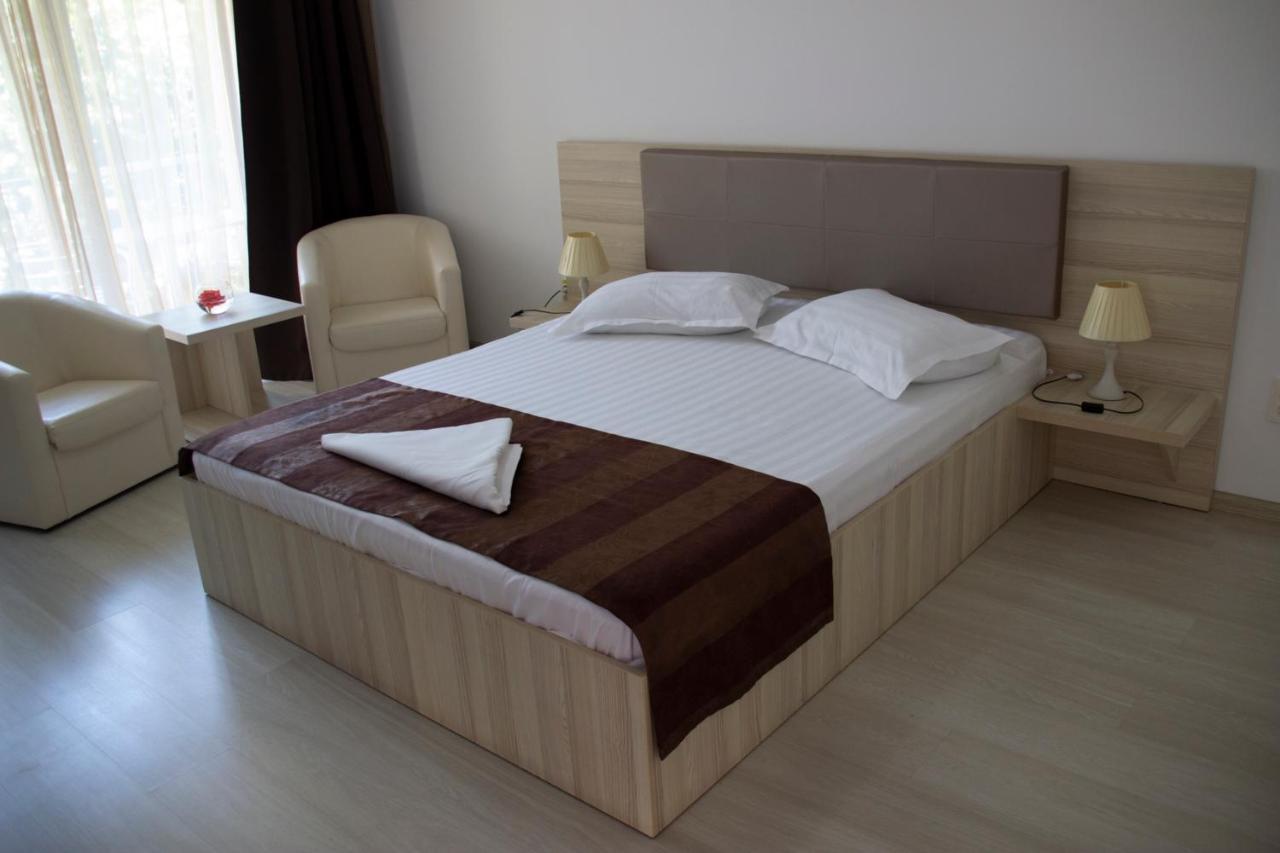 Q Hotel Neptun Luaran gambar