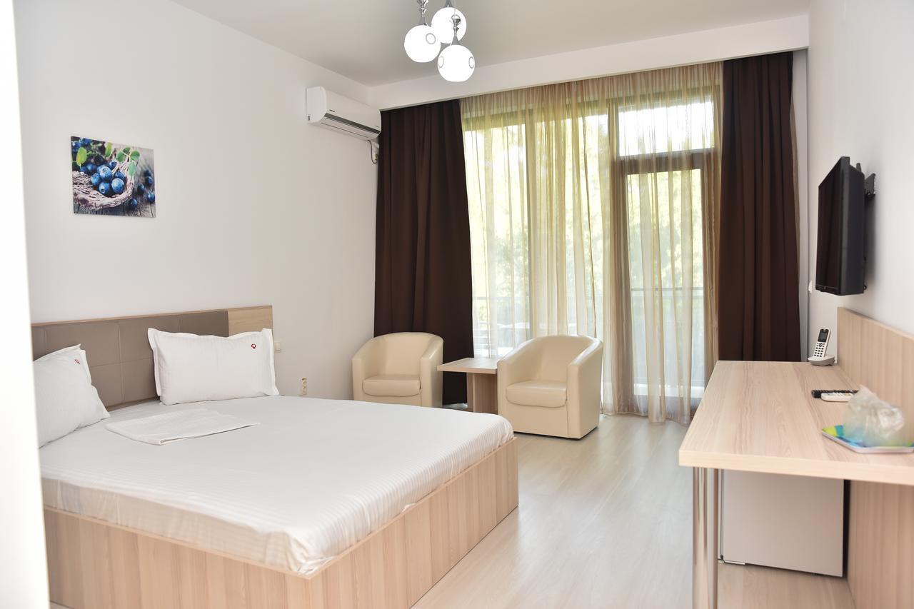 Q Hotel Neptun Luaran gambar