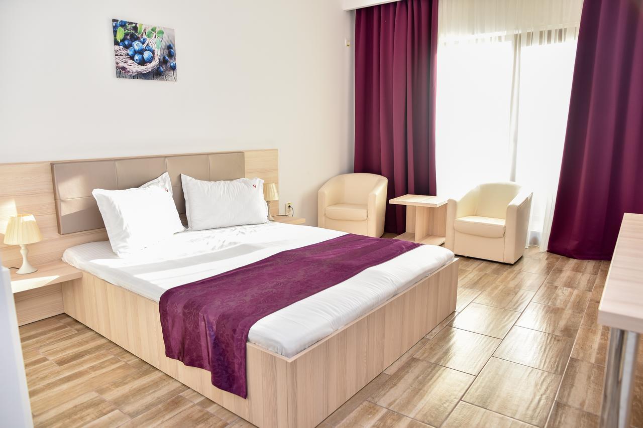 Q Hotel Neptun Luaran gambar